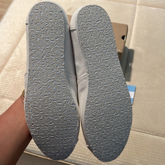 NWT Tom’s shoes - Picture 3 of 8